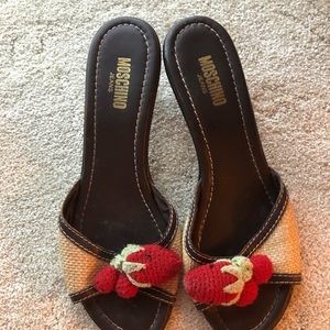 Moschino kitten heel strawberry Saldals